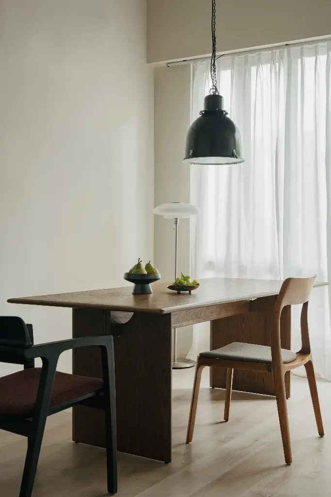 DINING TABLE_V101